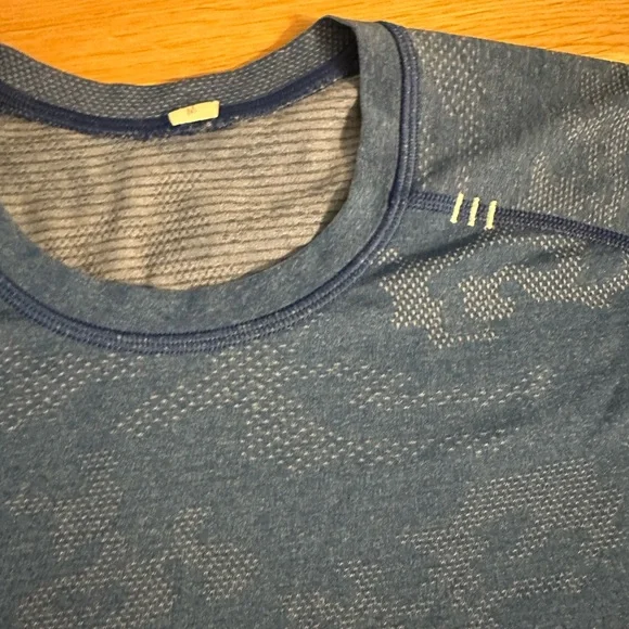 Lululemon Metal Vent Blue Camouflage Shirt - Picture 2 of 4